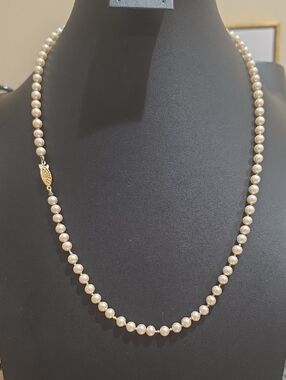 Classic Pearl Bead Necklace - Cream Pearls with Gold Clasp